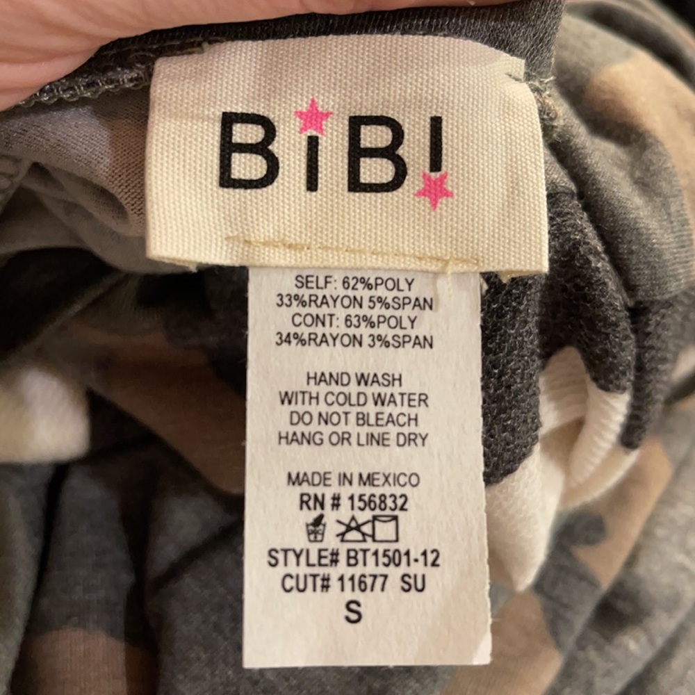 BiBi grey camo hacci knit top. Boutique Top - Picture 3 of 3
